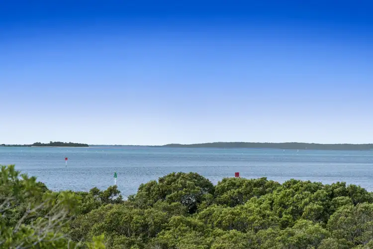 751 Esplanade, Lota QLD 4179