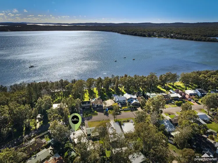 18 Lakeshore Avenue, Kingfisher Shores NSW 2259