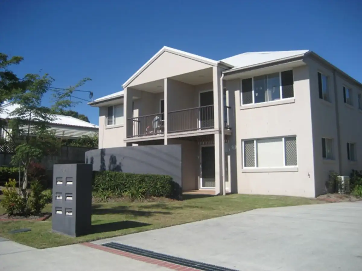 Main view of Homely townhouse listing, 2/218 Queen Street, Southport QLD 4215