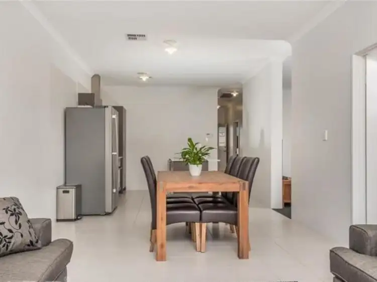 11 Debelle Way, Clarkson WA 6030