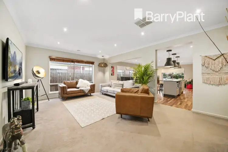 12 Hood Place, Pakenham VIC 3810