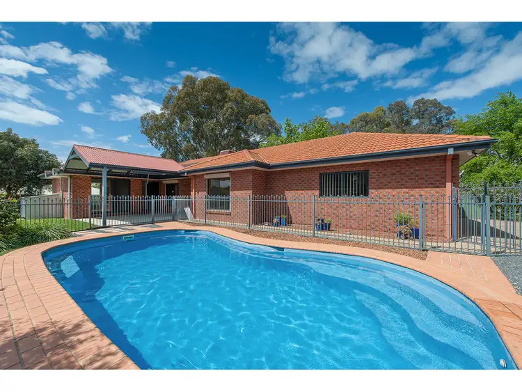 11 Troon Court, Thurgoona NSW 2640