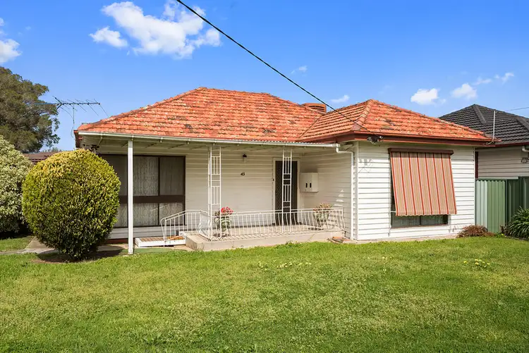 43 Station Avenue, St Albans VIC 3021