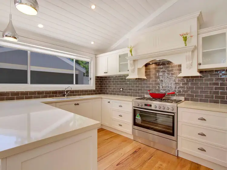 8 Central Street, Wentworth Falls NSW 2782
