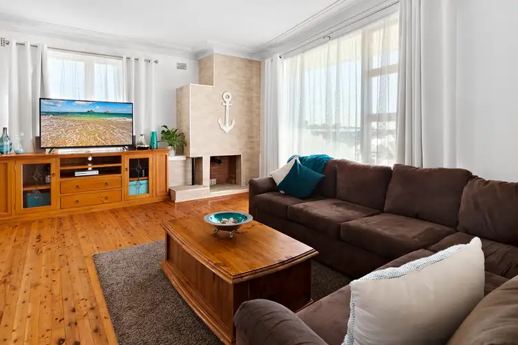 1 Bluebell Street, Belmont NSW 2280