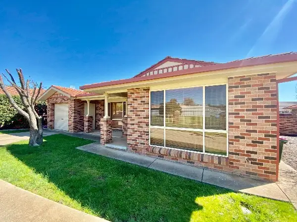 2/108 Undurra Drive, Glenfield Park NSW 2650