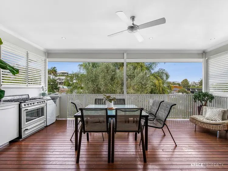 17 Pine Street, Hamilton QLD 4007