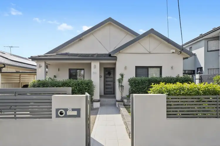 25 Earl Street