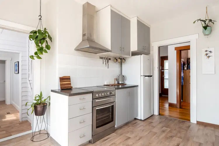 10 Springvale Avenue, New Town TAS 7008