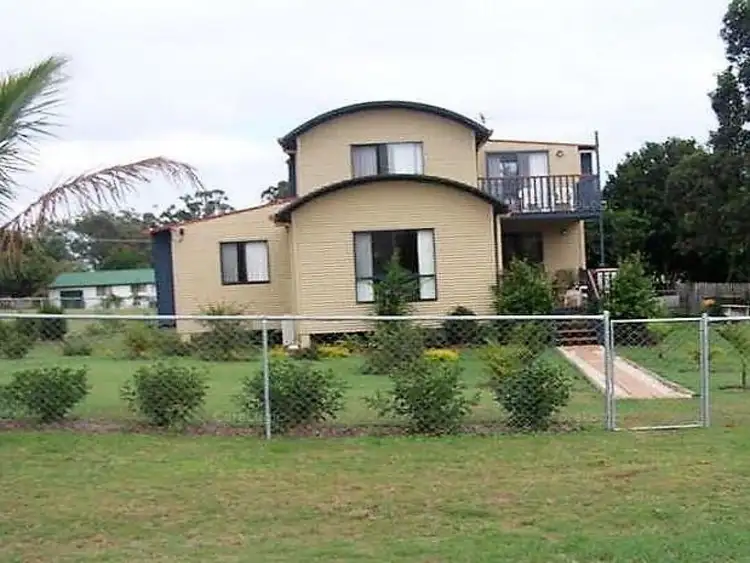 15 Squire Street, Macleay Island QLD 4184