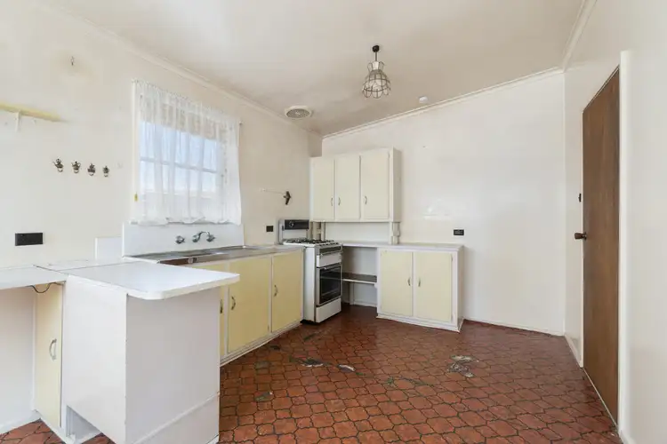 Fifth view of Homely house listing, 8 Glomar Grove, Sale VIC 3850