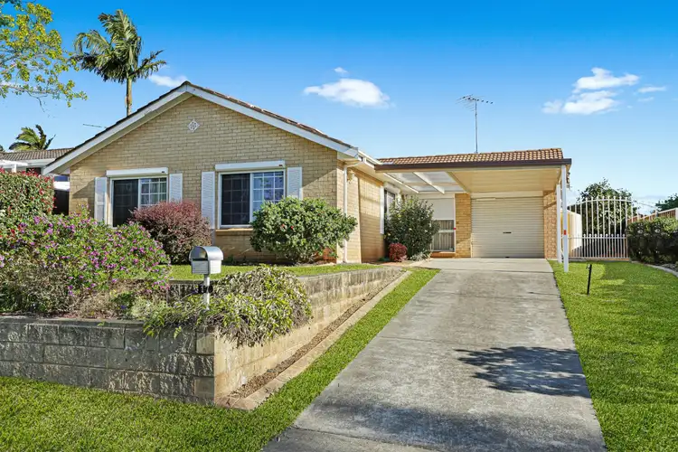 17 Fitzgibbon Lane, Rosemeadow NSW 2560