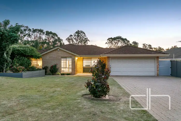 8 Dean Grove, Woodvale WA 6026