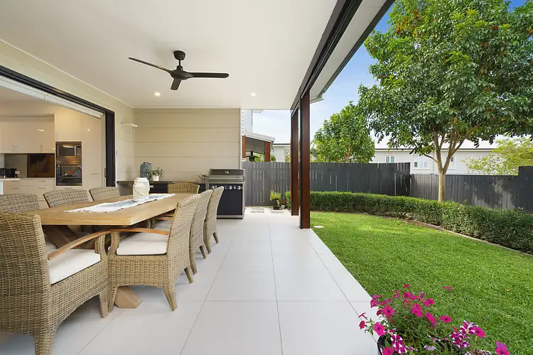 19a Pembroke Road, Coorparoo QLD 4151