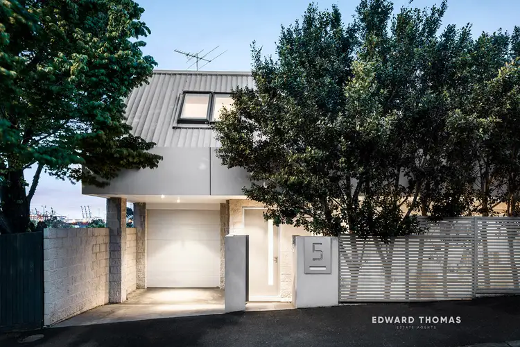 5 Cairncross Lane, Kensington VIC 3031