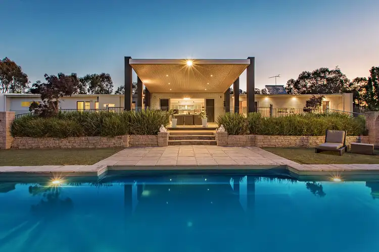 24 Lauren Court, Table Top NSW 2640