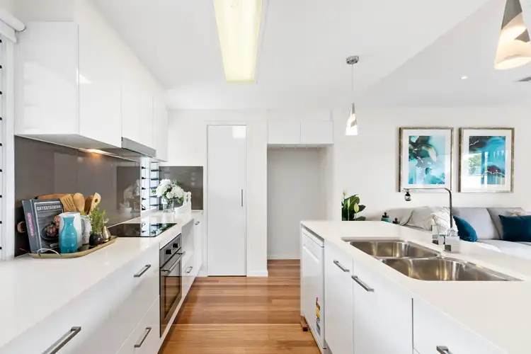 Fifth view of Homely townhouse listing, 2/104 Albert Street, Camp Hill QLD 4152