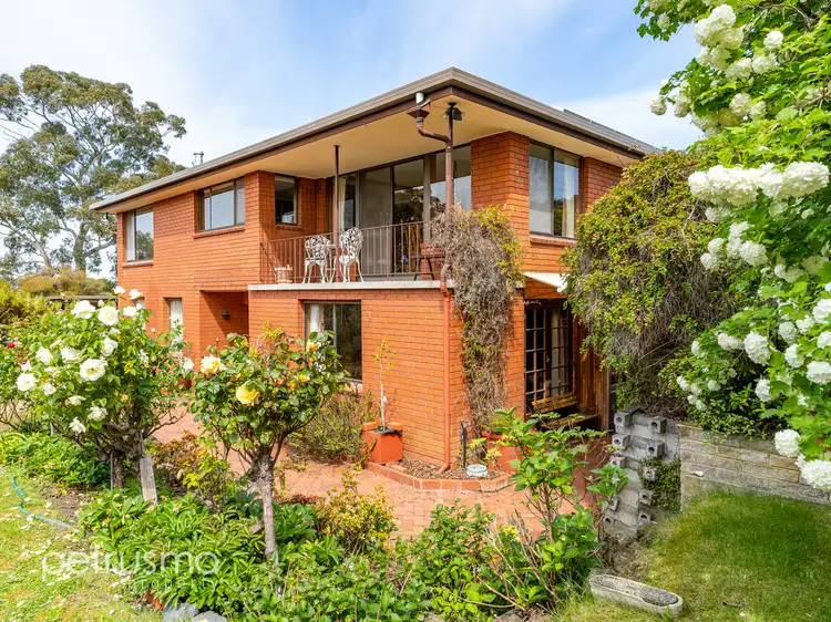 18 Tingira Road, Blackmans Bay TAS 7052