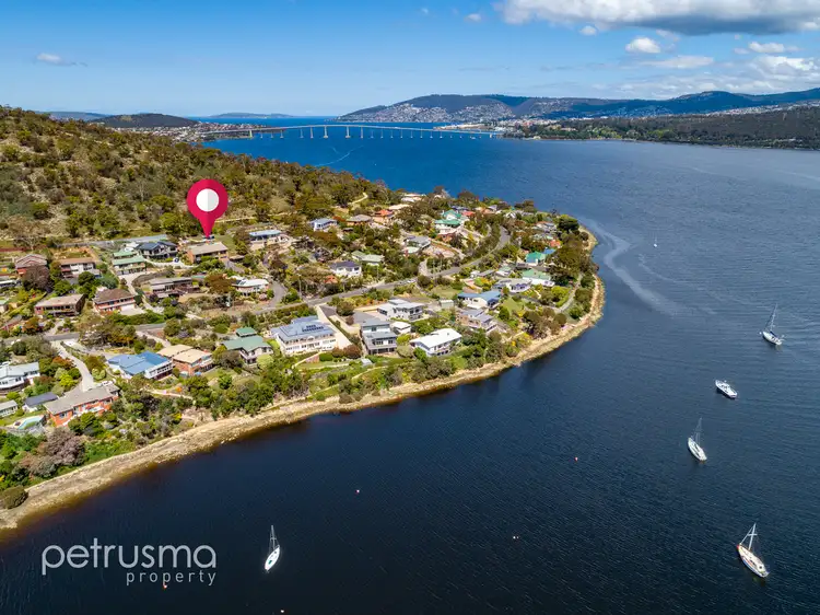 2/92A Derwent Avenue