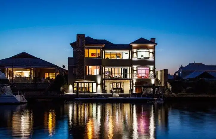 30 Finistere Island Retreat, Halls Head WA 6210