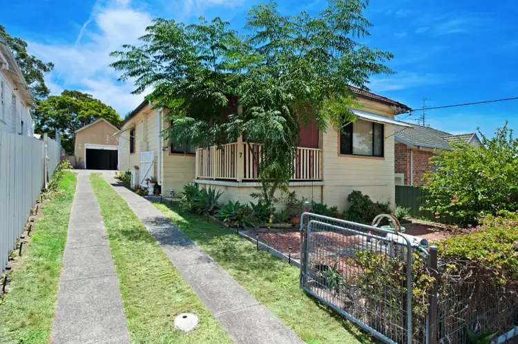 7 Gen Street, Belmont NSW 2280