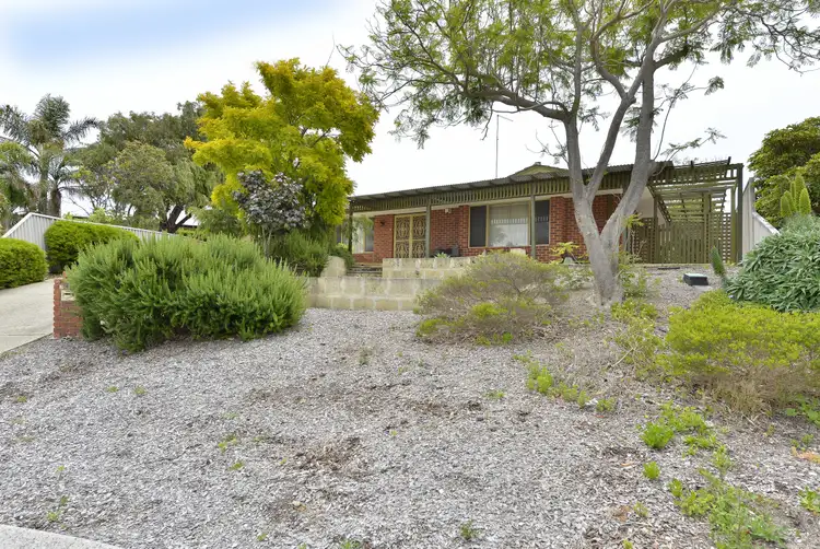 8 Tarata Close, Halls Head WA 6210