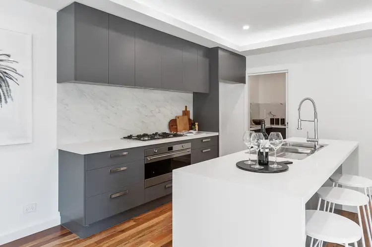 2a Deighton Drive, Rosebud VIC 3939
