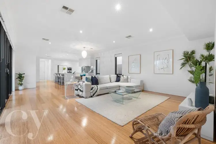 8 O'Connor Close, North Coogee WA 6163