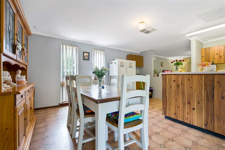 8 Foster Road, Kelmscott WA 6111