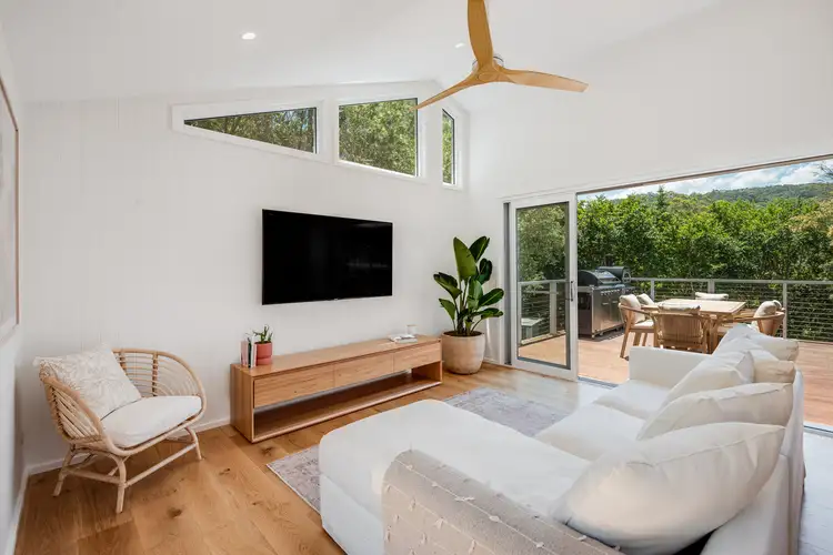 6 Hakea Close, Wyoming NSW 2250