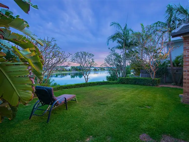 2 Villa Court, Broadbeach Waters QLD 4218