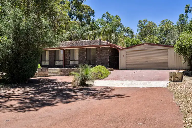7 Sefton Road, Roleystone WA 6111