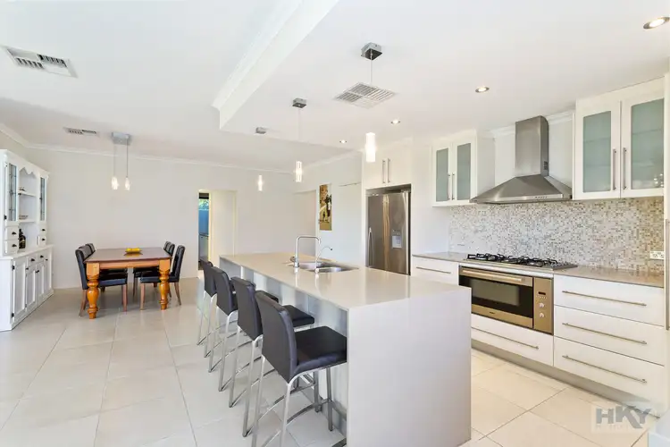 10 Brammall Bend, Aveley WA 6069