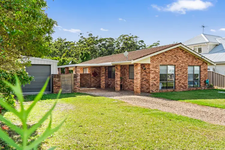 11 Venus Avenue, Lake Tabourie NSW 2539
