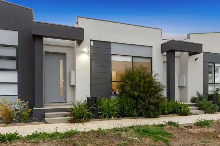 10 Oleary Walk, Charlemont VIC 3217