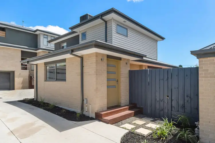 Main view of Homely townhouse listing, 2/2 Gordon Avenue, Frankston VIC 3199