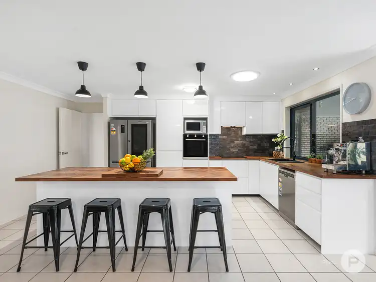 90 Woodlark Crescent, Parkinson QLD 4115