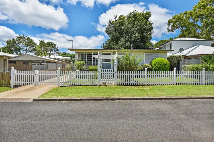 16 Teesdale Avenue, Newtown QLD 4350