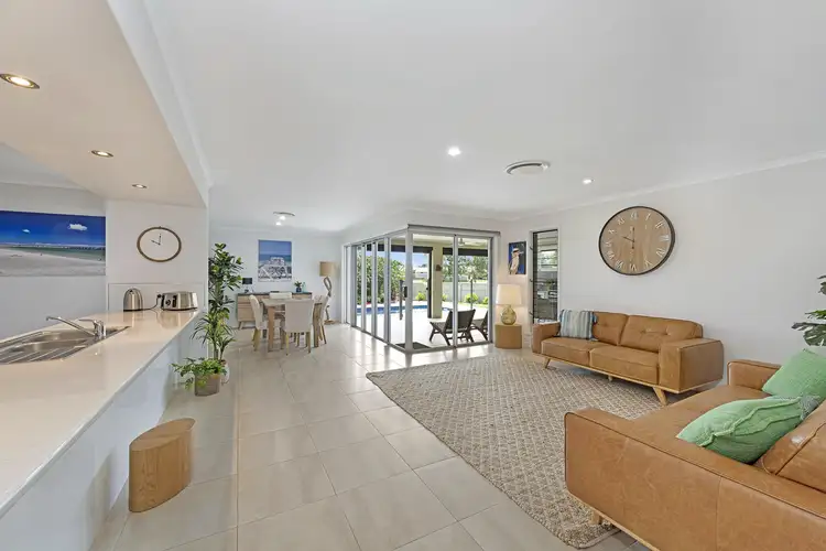 8 Tulipwood Place, Coral Cove QLD 4670