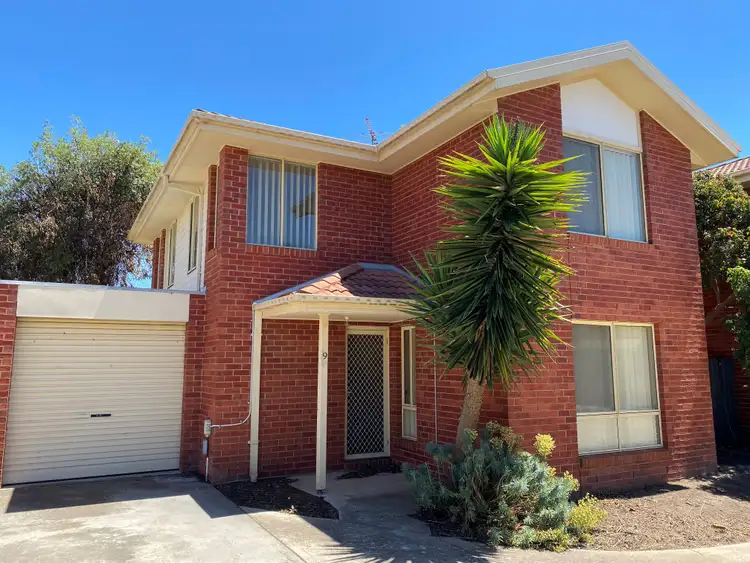 9 Pace Circuit, South Morang VIC 3752