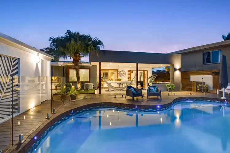2 Alvarado Court, Broadbeach Waters QLD 4218
