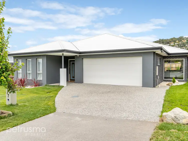 7 Dowding Crescent, New Town TAS 7008