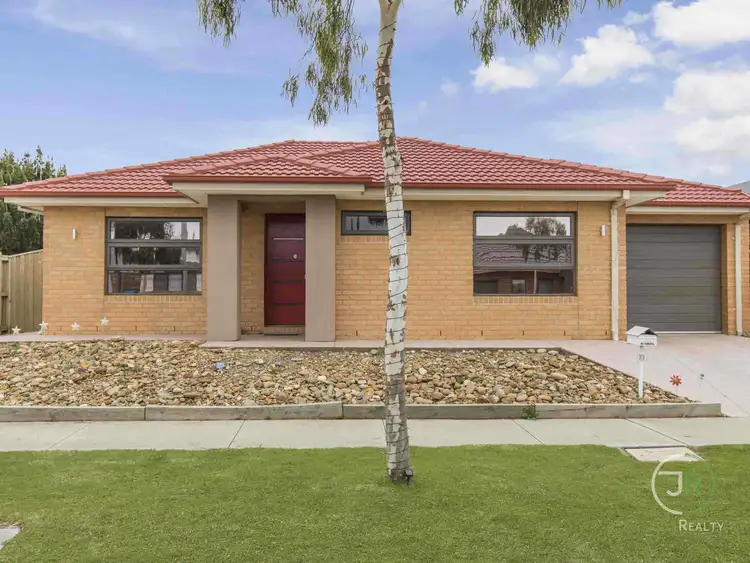 23 Guinea Flower Drive, Cranbourne West VIC 3977