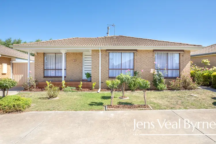 17 Burnbank Close, Lake Wendouree VIC 3350