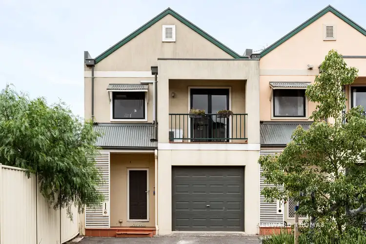 7 Taylor Mews, Kensington VIC 3031