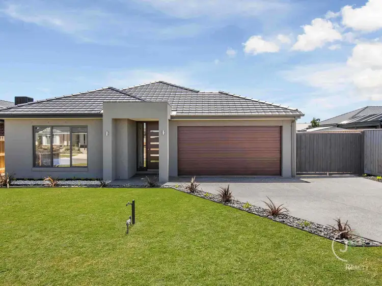 4 Ridgeway Avenue, Lang Lang VIC 3984