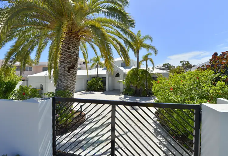 4 Siska Court, Halls Head WA 6210