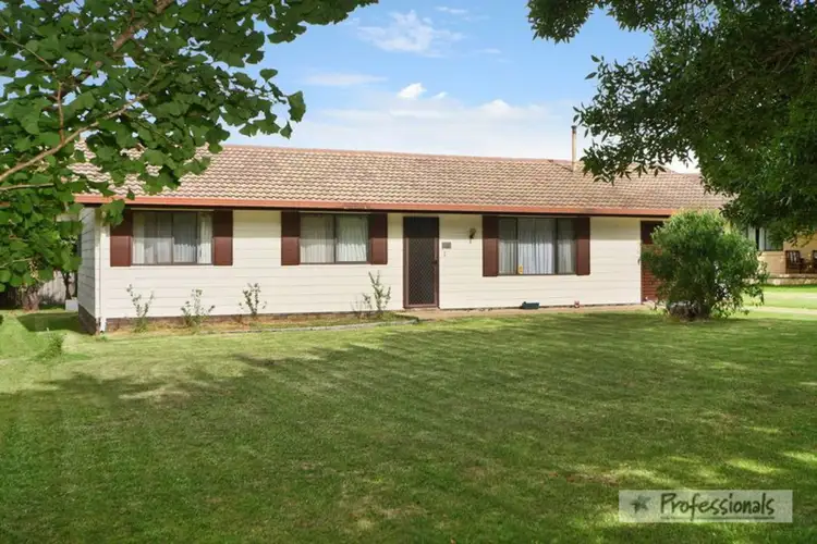 Main view of Homely house listing, 11 Hawthorne Close, Armidale NSW 2350