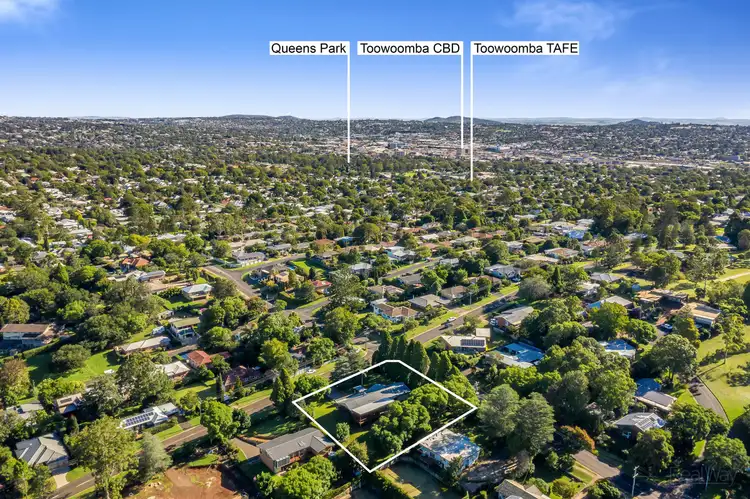 17 Jellicoe Street, Mount Lofty QLD 4350