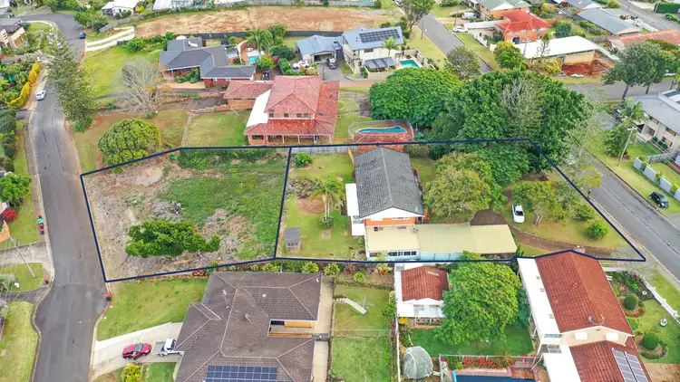12 Oyster Point Road, Banora Point NSW 2486